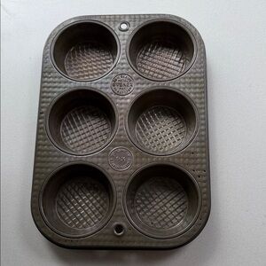 Vintage “New Baking Metal Ovenex 6 Cup Muffin Tin